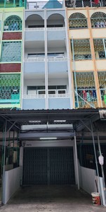ให้เช่าตึกแถว 17 ตร.วา  5.5 ชั้น ช่องนนทรี ใกล้โลตัสพระราม3 เซ็นทรัล  มีที่จอดรถหน้าบ้าน
