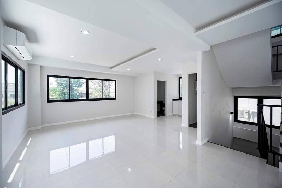 ให้เช่าที่ดิน พร้อมโฮมออฟฟิศ 4 ชั้น  มีลิฟท์ ย่านสวนหลวง พัฒนาการ