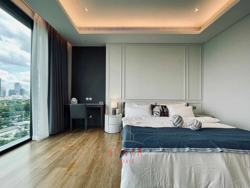 RC030424 Condo for rent Sindhorn Tonson near BTS Chidlom.