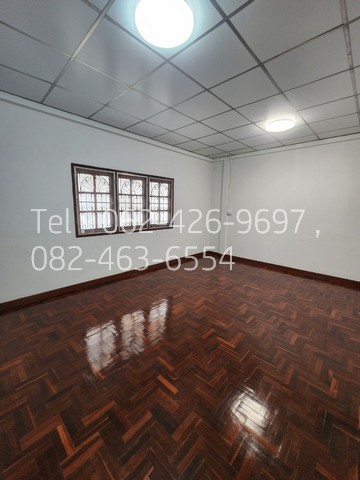 ขาย ทาวน์โฮม 3 ชั้น จรัญ63 ใกล้ MRT บางยี่ขัน 4 นอน 3 น้ำ 25 ตรว รีโนเวทใหม่ทั้งหลัง