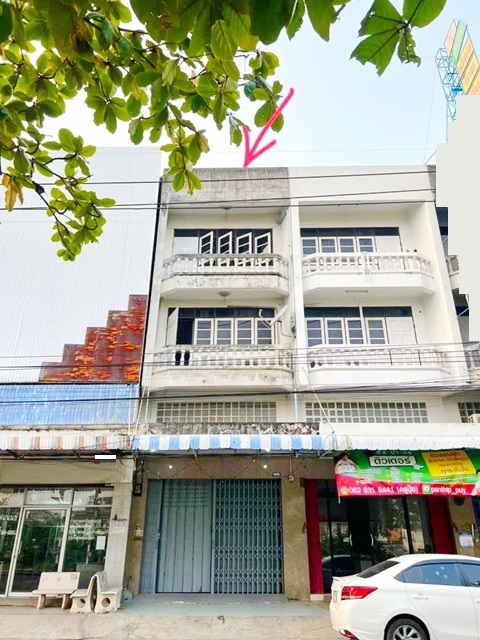  ใกล้องค์พระ  มีชั้นลอย ให้เช่าอาคารพาณิชย์สะอาด 3 ชั้นครึ่ง มีดาดฟ้า 3นอน 3น้ำ 17ตรว. 225 ตรม. บิ๊กซี นครปฐม 